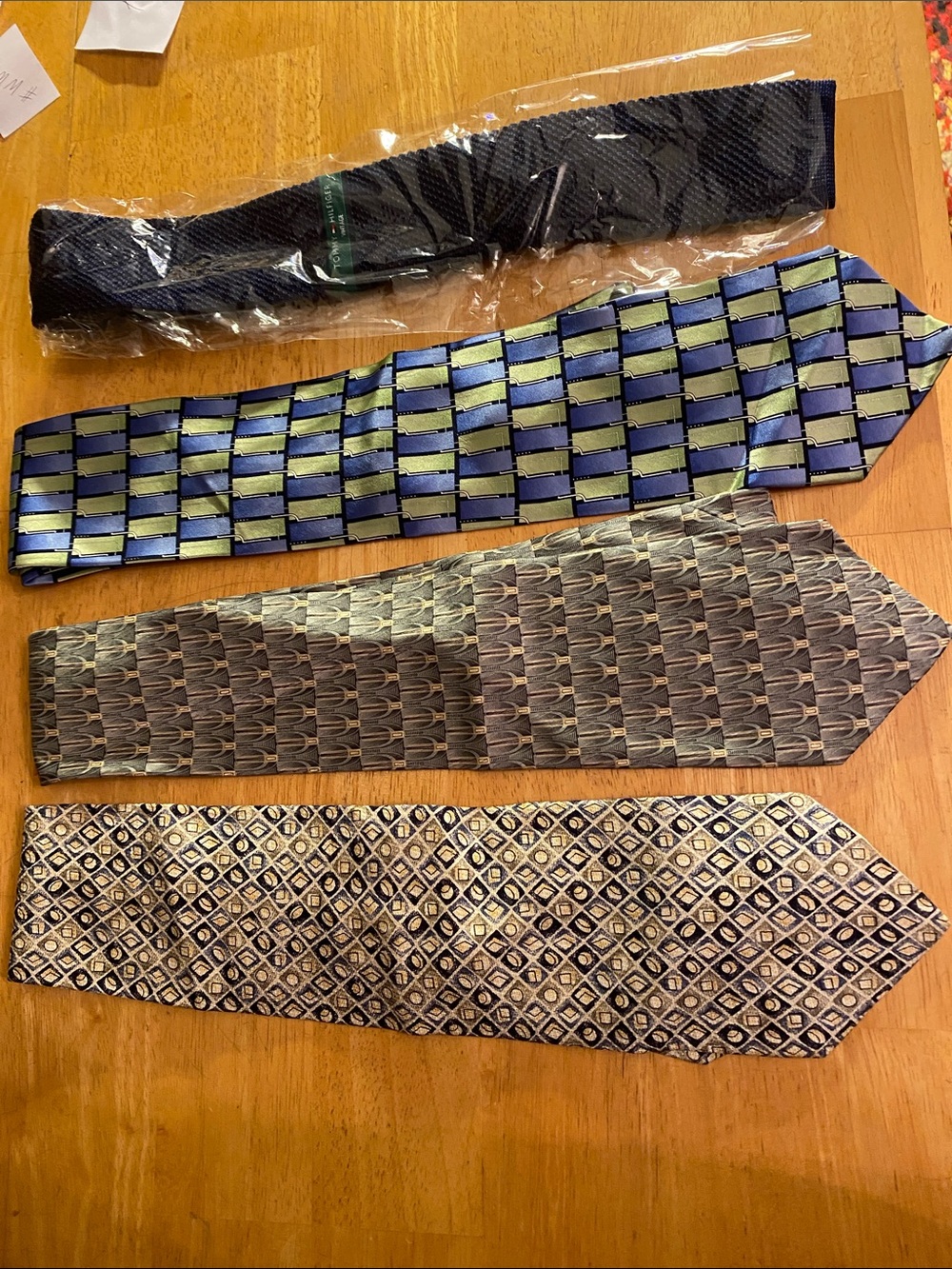 ! 4 Set tie different brands good condition